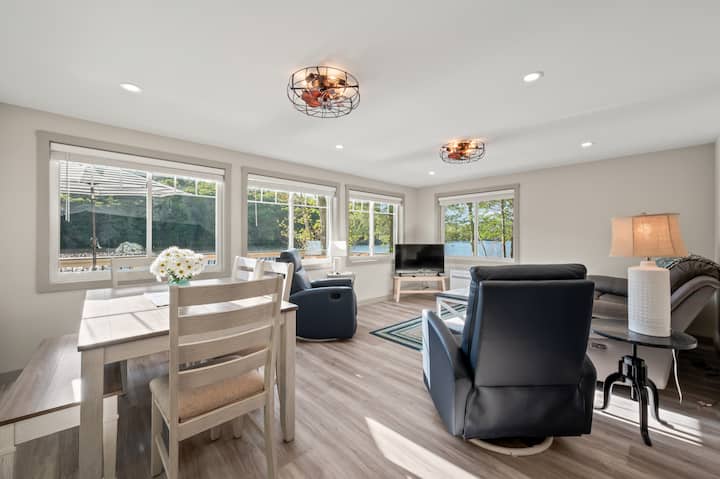 Lakefront!
Completely Renovated! 
Kayaks-privacy - Lake Chaffee, CT