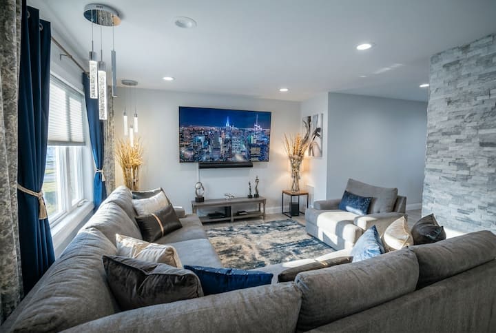 Riverfront Luxury Stay |No Extra Fees - Highland Park, NJ