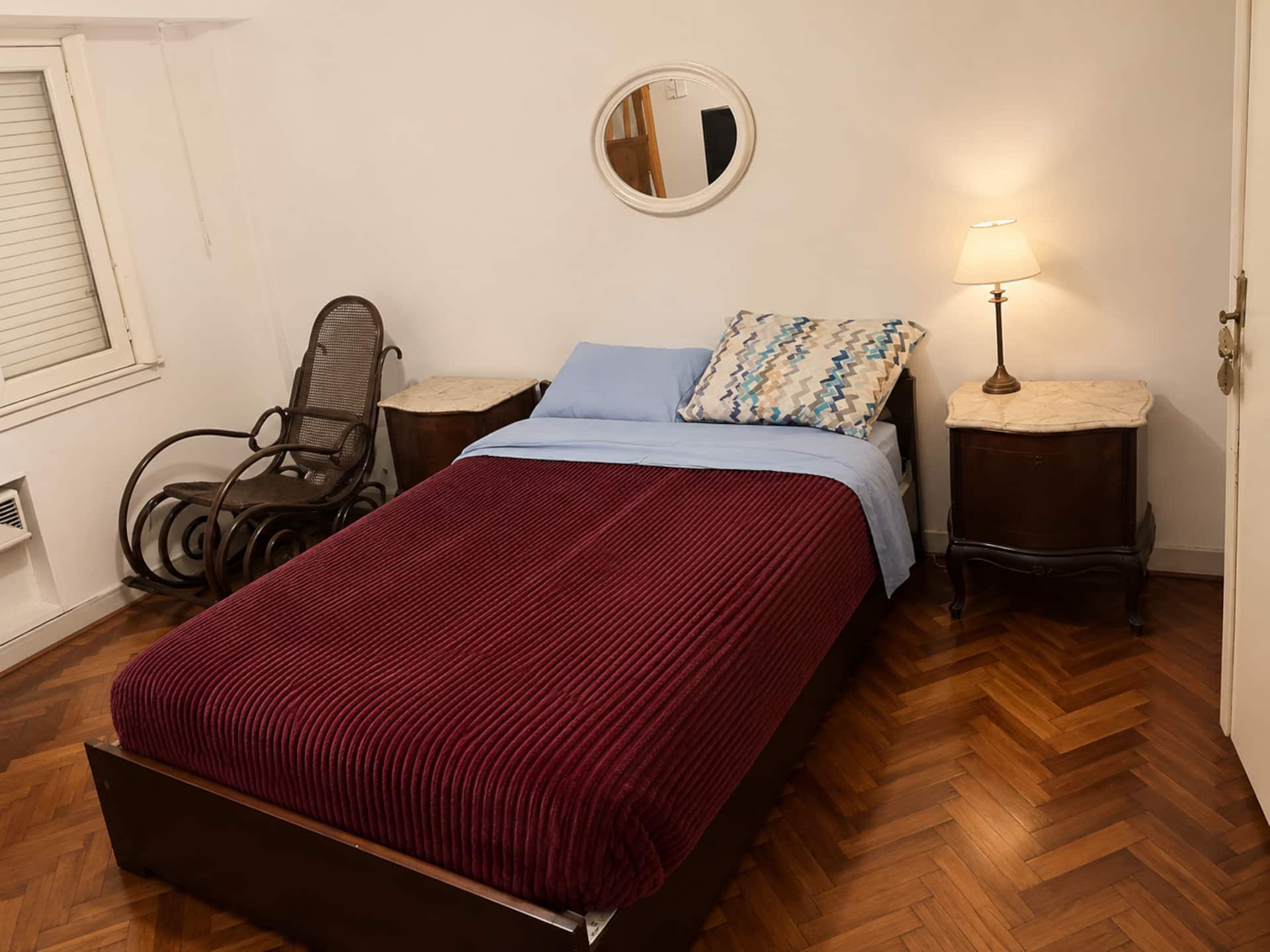 Recoleta room with street balcony