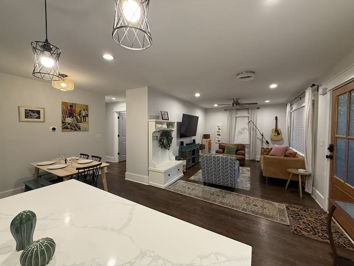 Peaceful Suite | 3 Beds | Wifi & Workspaces - Atlanta, GA