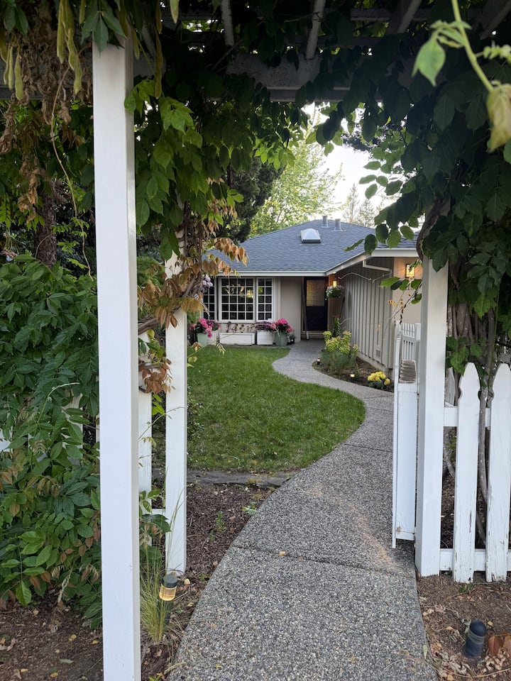 Beautiful Home In West Menlo Park - Woodside, CA