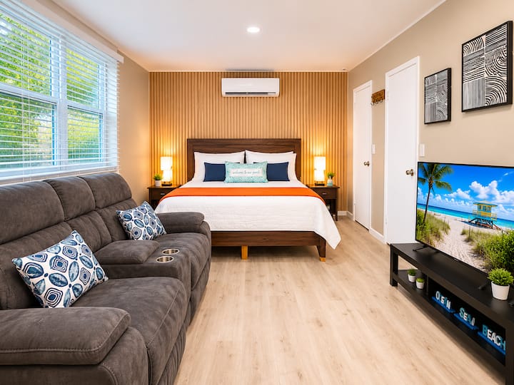 Modern Studio + Private Parking | Near Beach - Hollywood, FL