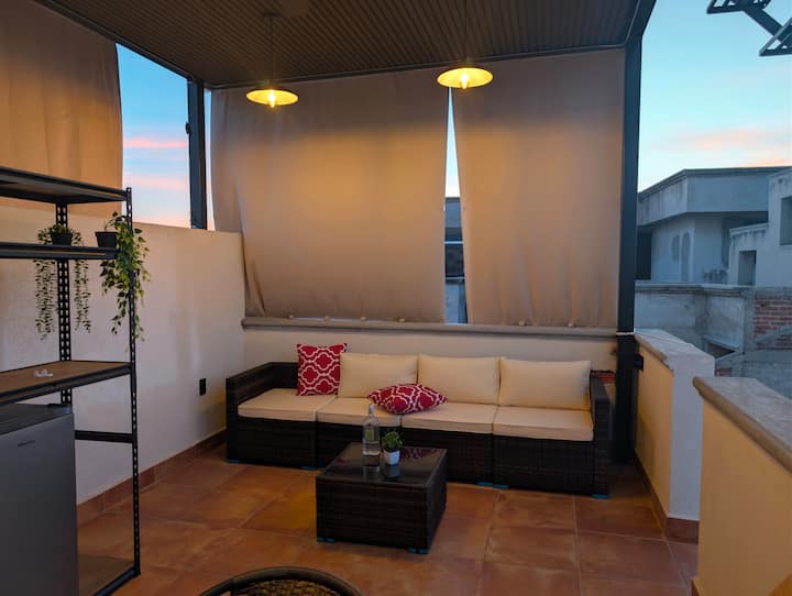 Loft: Centro De León, Vista Al Expiatorio. - León, México