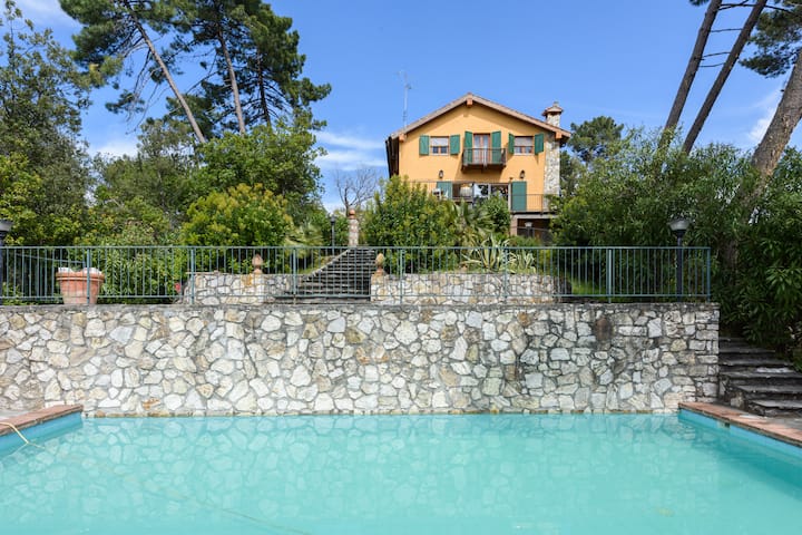 Villa La Leccia By Mmega - 비아레지오