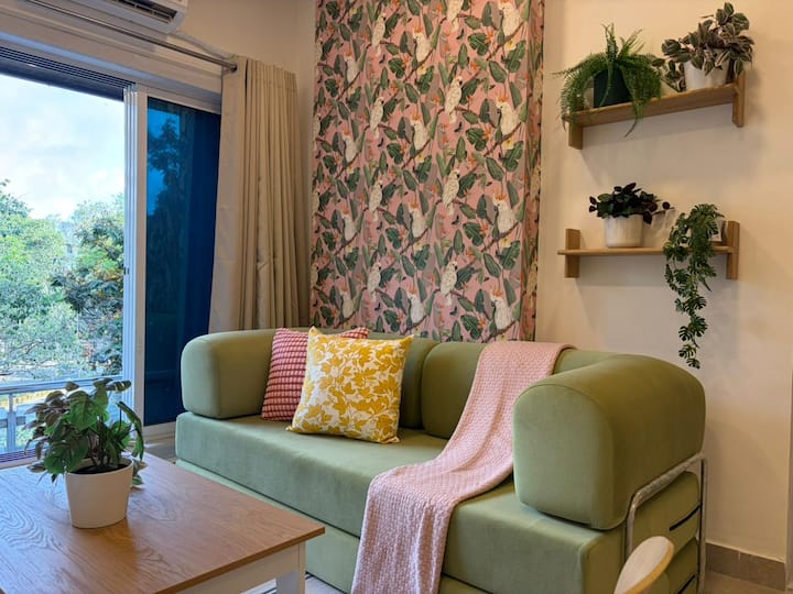 Botanical 1bhk W/ Green Views + Fast Wifi + Fridge - Mumbai