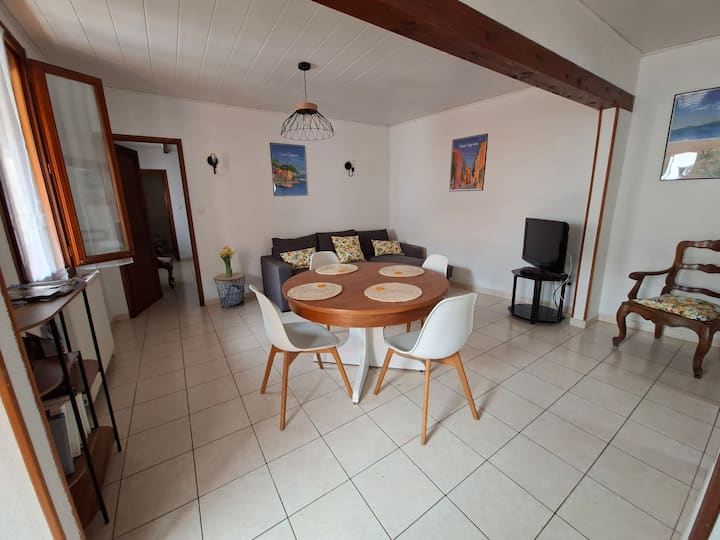 Maison De Village Avec Garage - Saint-Cyprien