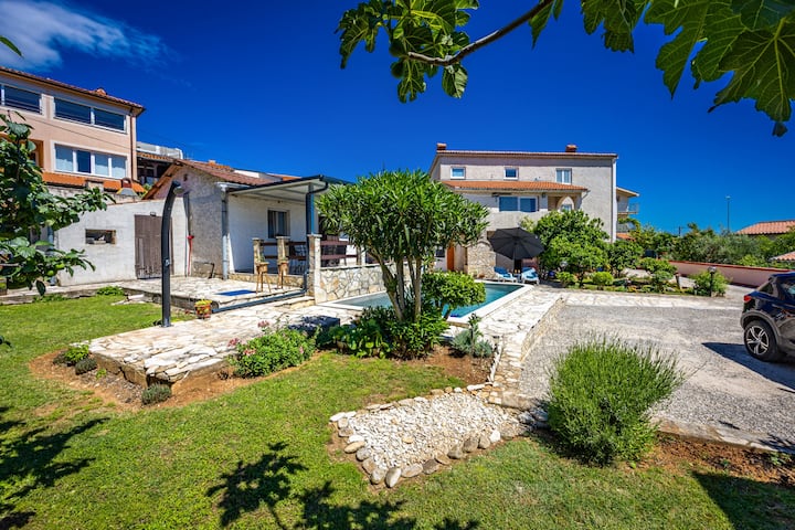 Pool Apartment Franko 2 - Shared Pool - Medulin