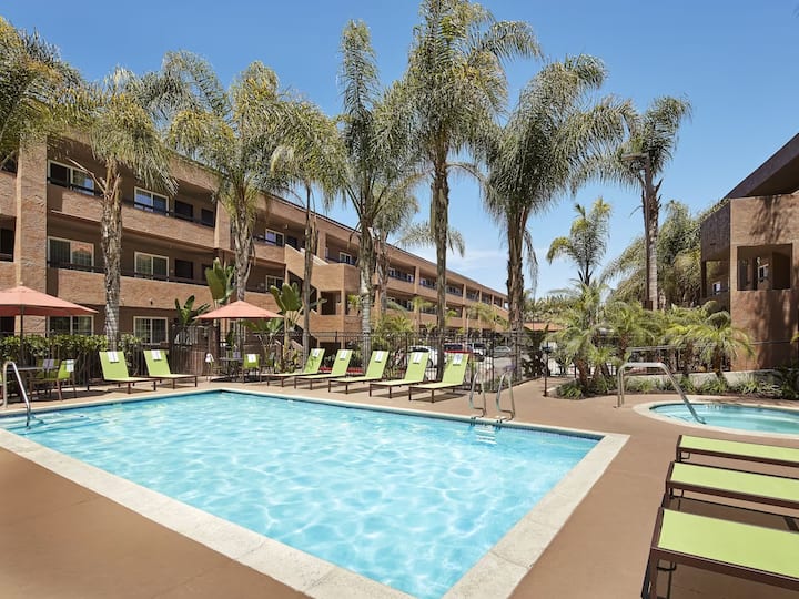4 Serene Rooms Perfect For Exploring San Diego - San Diego, CA