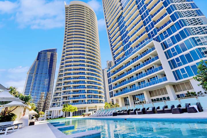 *Above Hilton- City View 2bdr Parking/wifi/netflix - Surfers Paradise