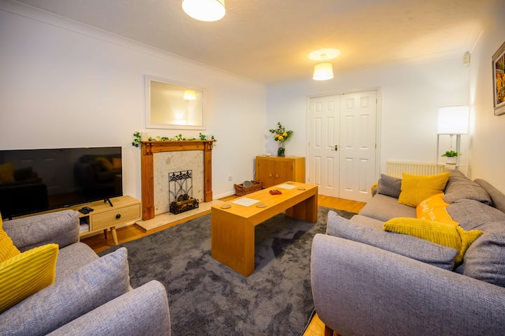 Baker's Bun | Sleeps 7 | Spacious Home | Parking & - Chepstow