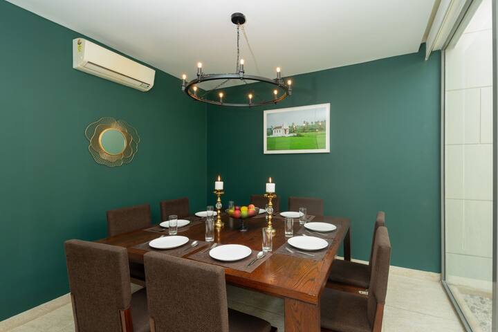 Dining area image 1