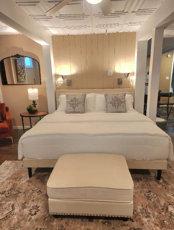 Saratoga Lower Level Studio King Bed Apartment - Corinth
