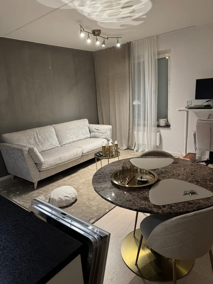 Modern Apt Near Nature & Sthlm City - Sundbyberg