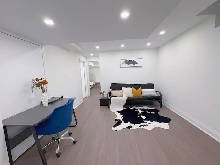 Relaxing Stay Near Toronto Zoo & Parks - Pickering