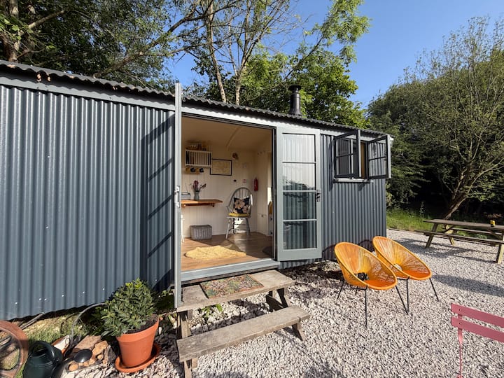 Heathers Hut Situated In Dorsets A.o.n.b. - Bridport