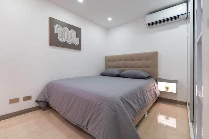 Lomas De Las Mercedes-exclusivo Apto Con Terraza - Venezuela