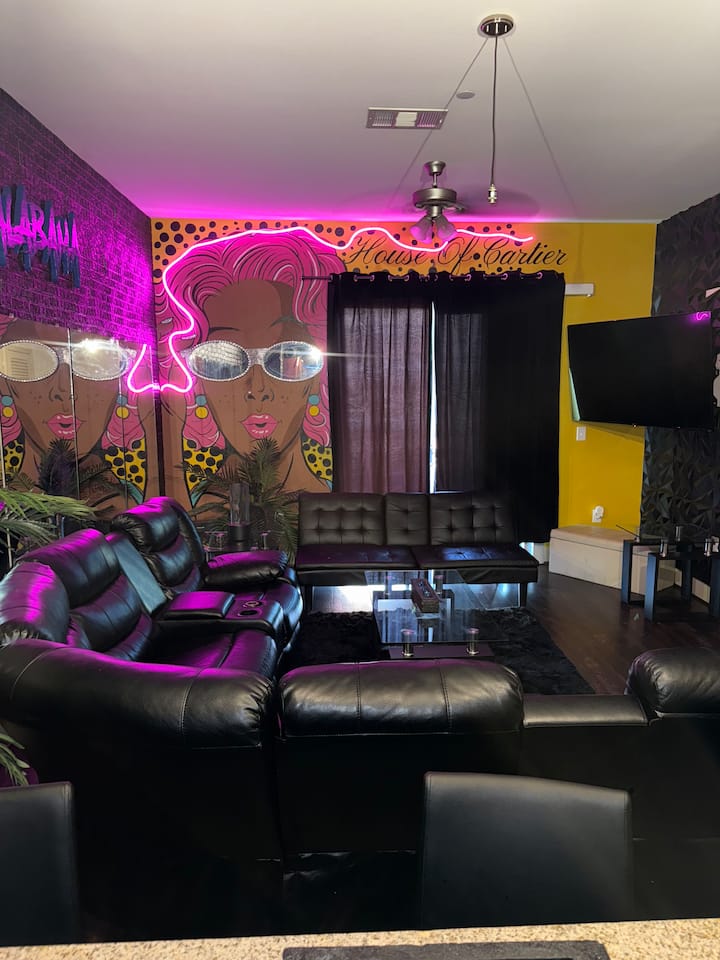 Luxury Downtown Montgomery Apt W/jacuzzi Balcony - Montgomery, AL
