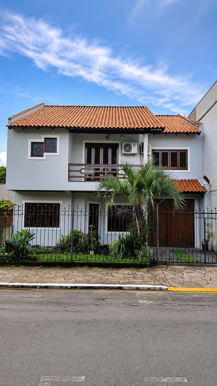 Casa Ampla De 2 Andares | Ideal Para Famílias - Canoas