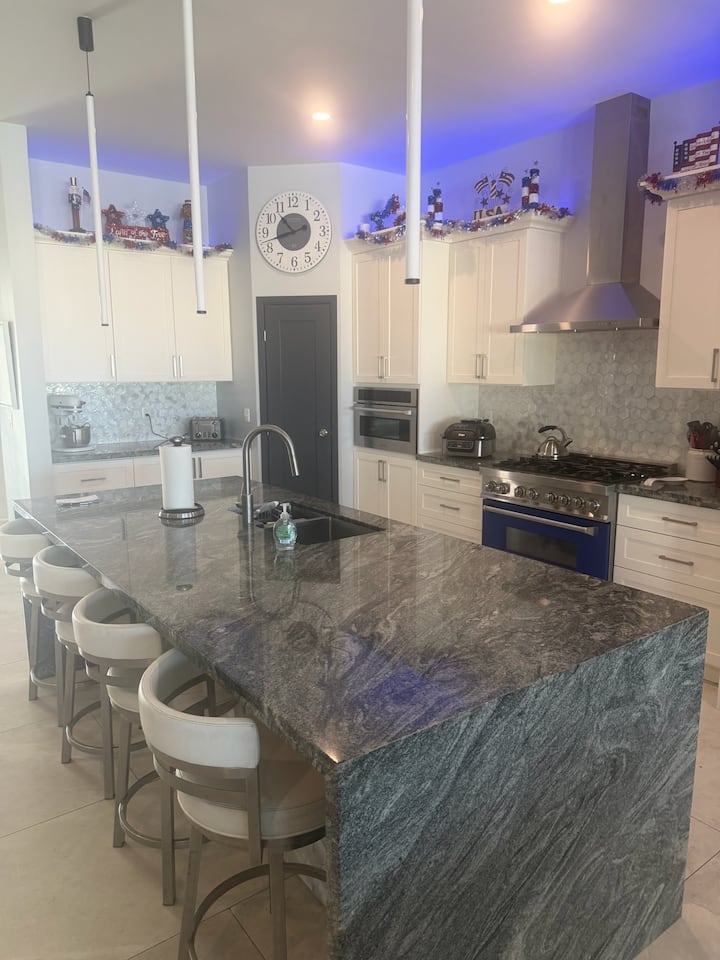 Oceanfront Oasis interior