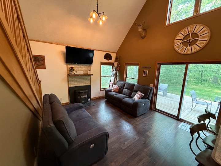 Fire Pit | Hot Tub | Chickens | Games | 8 Guests - Saugatuck, MI