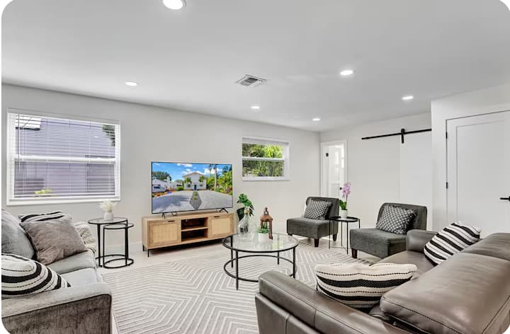 Delray Beach Oasis + Guesthouse | Downtown - Delray Beach, FL