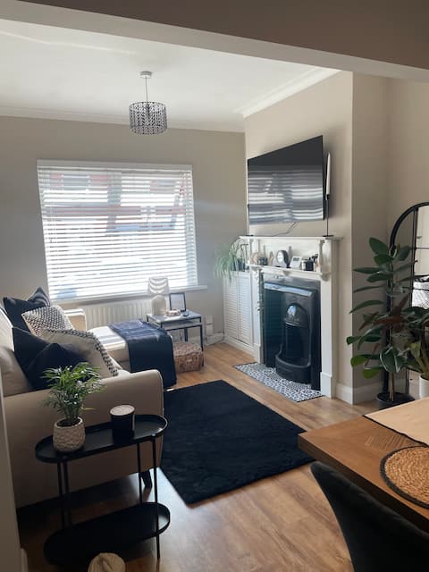 Popular Airbnb listing: Stylish 2BR House - 10 mins to City Centre in Titanic