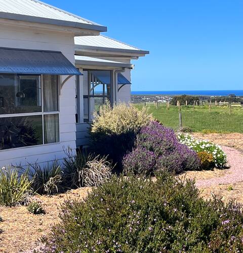 The Farmhouse - Historic Ocean View Homestead