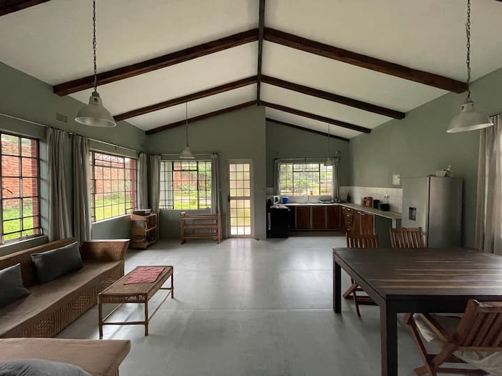 Stylish 2-bedroom Guesthouse With Pool And Garden - Lilongwe