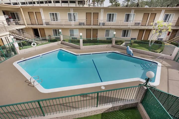 Walk To Disneyland With Heated Pool & Hot Tub - Santa Ana, CA