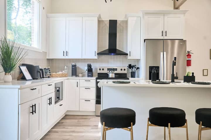 Game Day Hub Near Mercedes-benz | Free Parking - Atlanta, GA