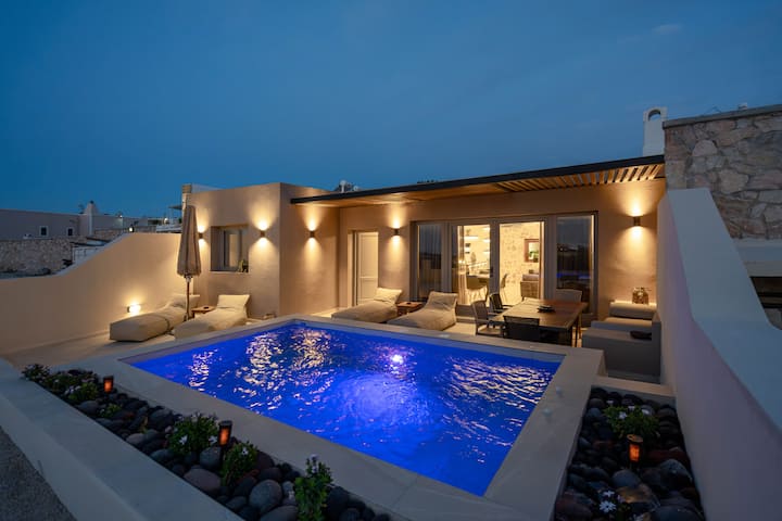 Grand Luxury Villa With Heated Private Pool - Santorini