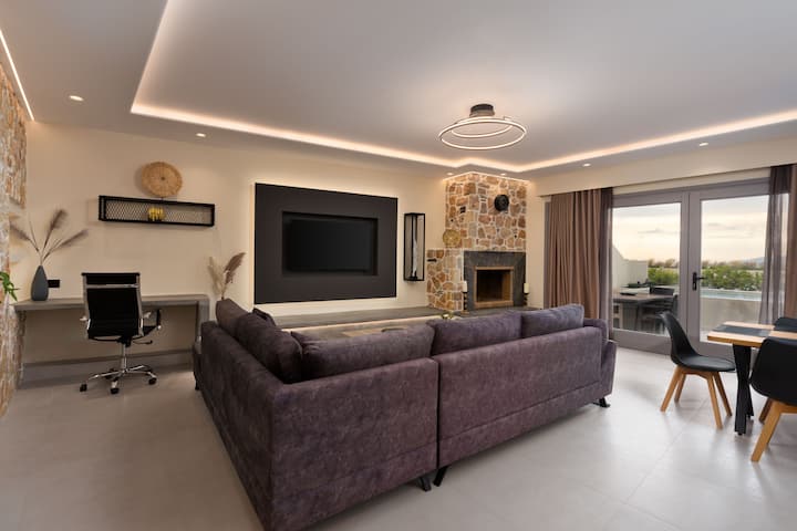 Grand Luxury Villa With Heated Private Pool - Santorini