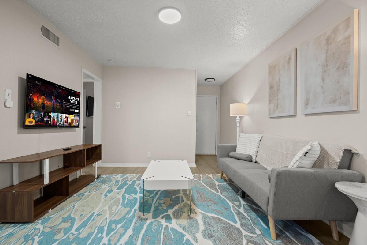 Walk to UT! Spacious 2-Queen Suite w/ Free Parking