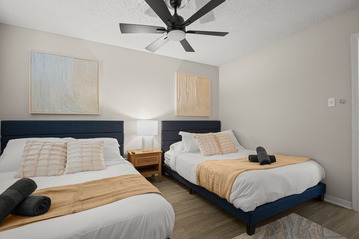 Walk to UT! Spacious 2-Queen Suite w/ Free Parking
