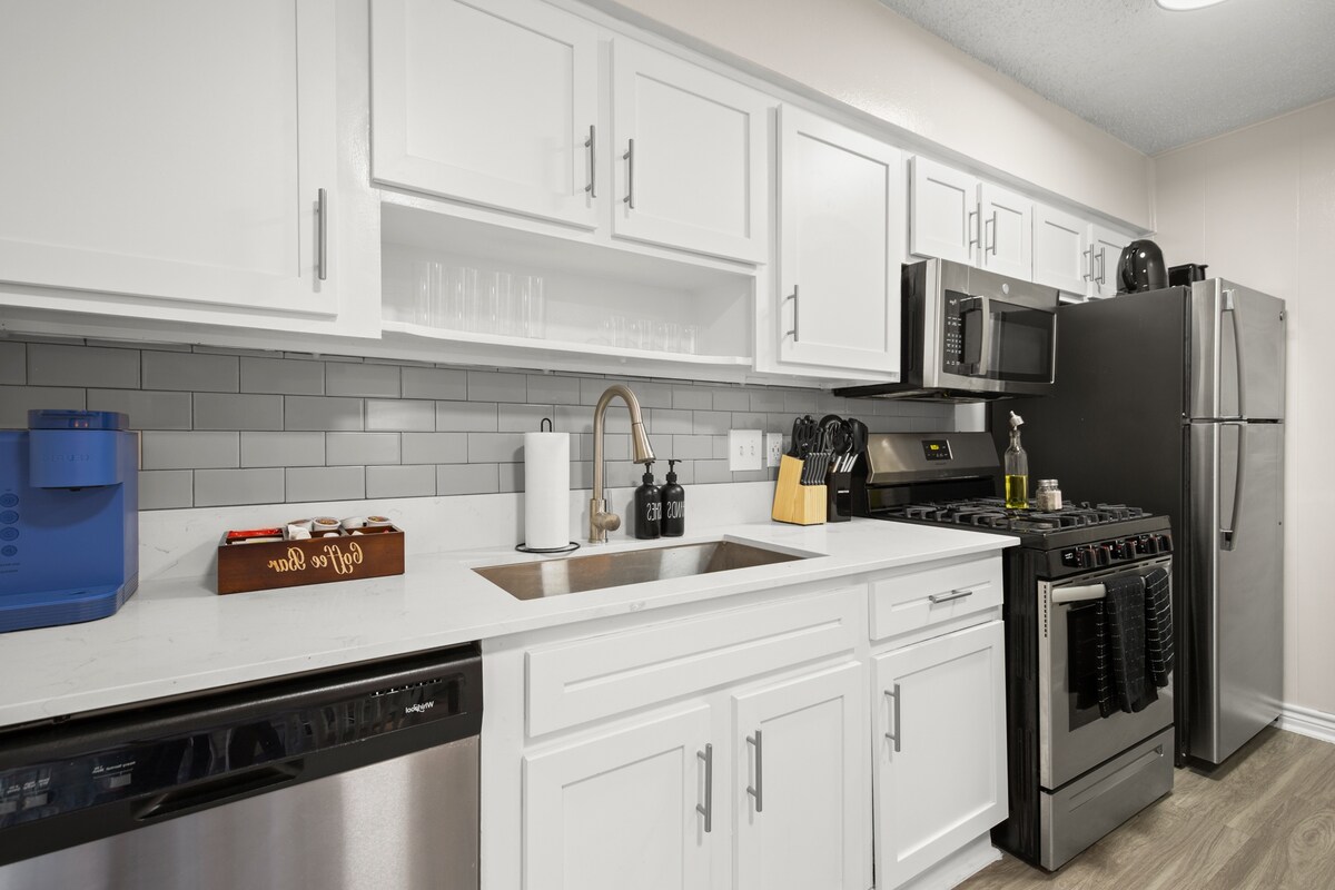 Walk to UT! Spacious 2-Queen Suite w/ Free Parking