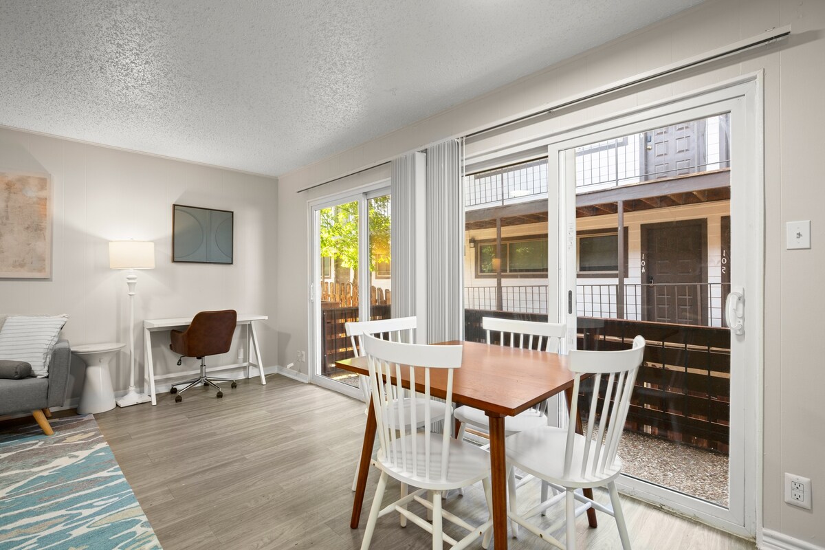 Walk to UT! Spacious 2-Queen Suite w/ Free Parking