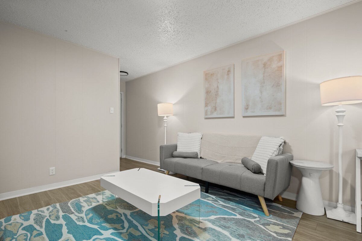 Walk to UT! Spacious 2-Queen Suite w/ Free Parking