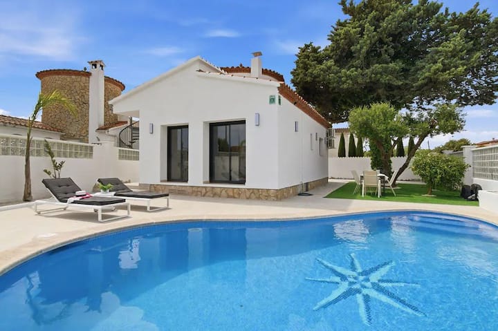 Villa Alberes Luxury Pool House - Ampuriabrava