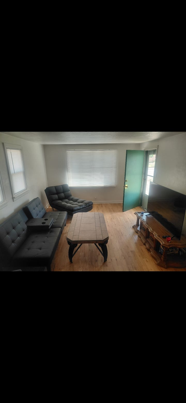 Great Value! Affordable! Safe! Central! Book Now! - Pueblo, CO