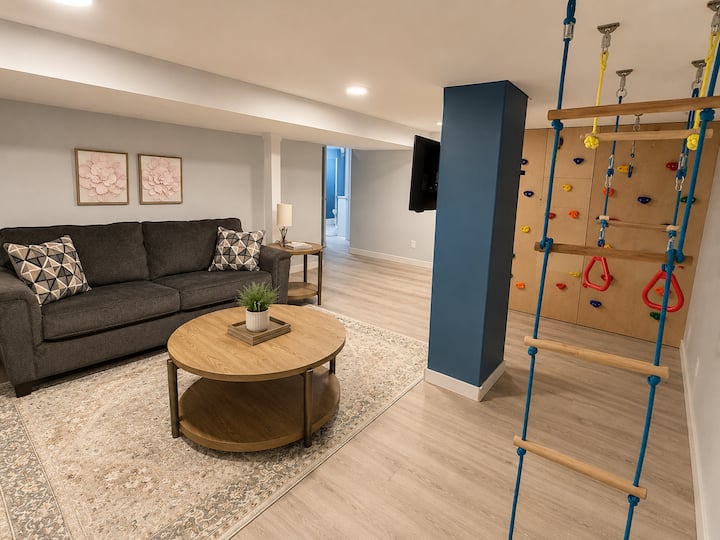 Glorious Basement Suite With Kids Play - Sleep 6 - Red Deer
