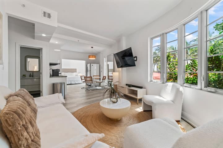 Iconic Ocean Drive Retreat | Steps To The Beach - Miami Beach, FL
