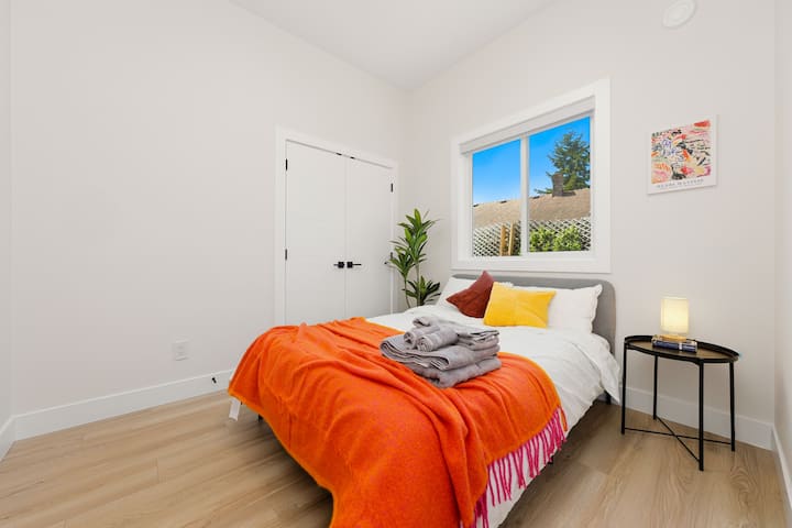 Sunnyside Cottage Suite | 2br Near White Rock - White Rock