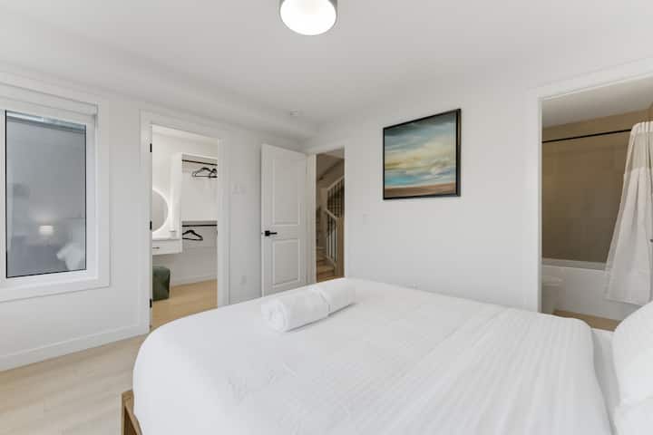 Second floor bedroom - Queen bed, Memory foam mattress, memory foam pillows, full walk in closet with make up vanity, full bathroom ensuite