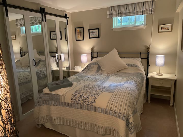Mcmillan Room @ Woolen Mill Kitchen Bnb - Caledon