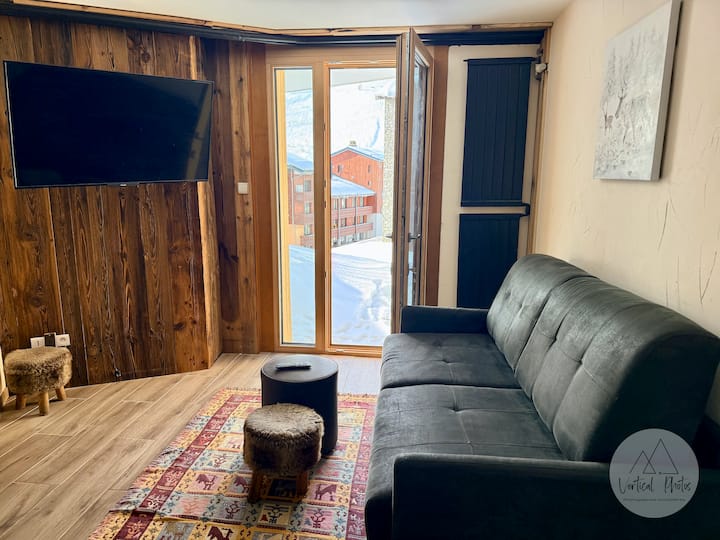 Slopeside Chalet-style Apartment | Sleeps 6 - Val Claret