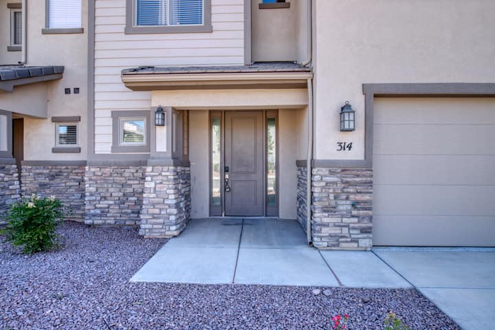 6br Utah Home | Near Zion |Private Pool & Fire Pit - Hurricane, UT