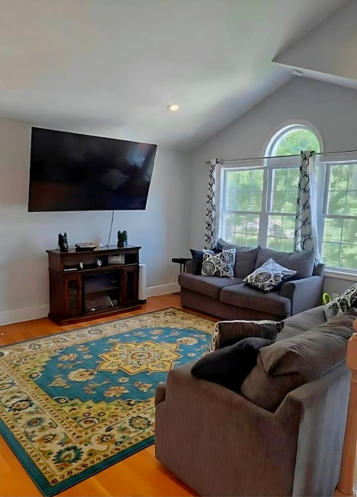 Woodland Retreat| 3br 3ba•sleeps 8•family Friendly - Scituate, RI