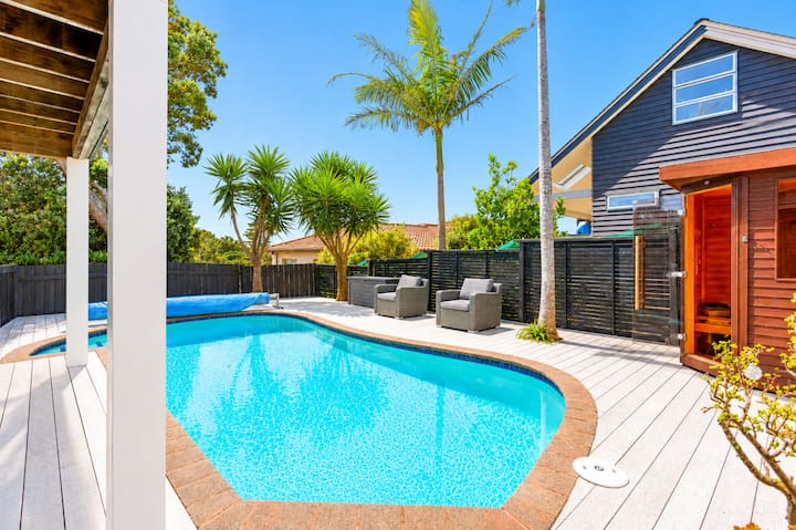 Rothesay Bay Retreat | Pool, Sauna & Sea Views - Auckland