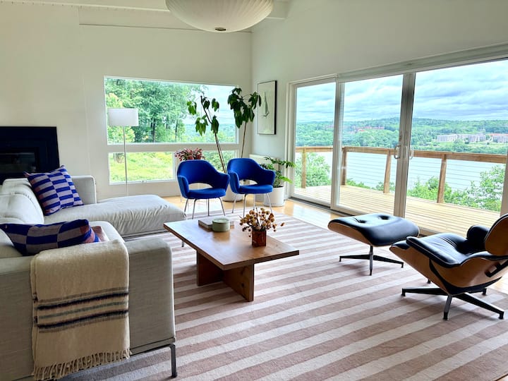 Views On Hudson River / Luxury Modern Home - Poughkeepsie, NY