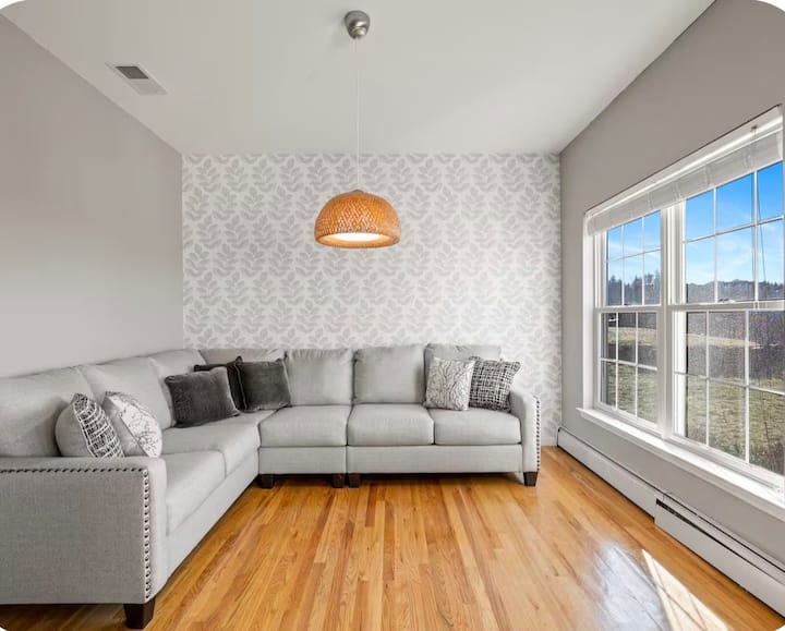 Discover The Epitome Of Serenity In This Stunning - Woodbury, NY
